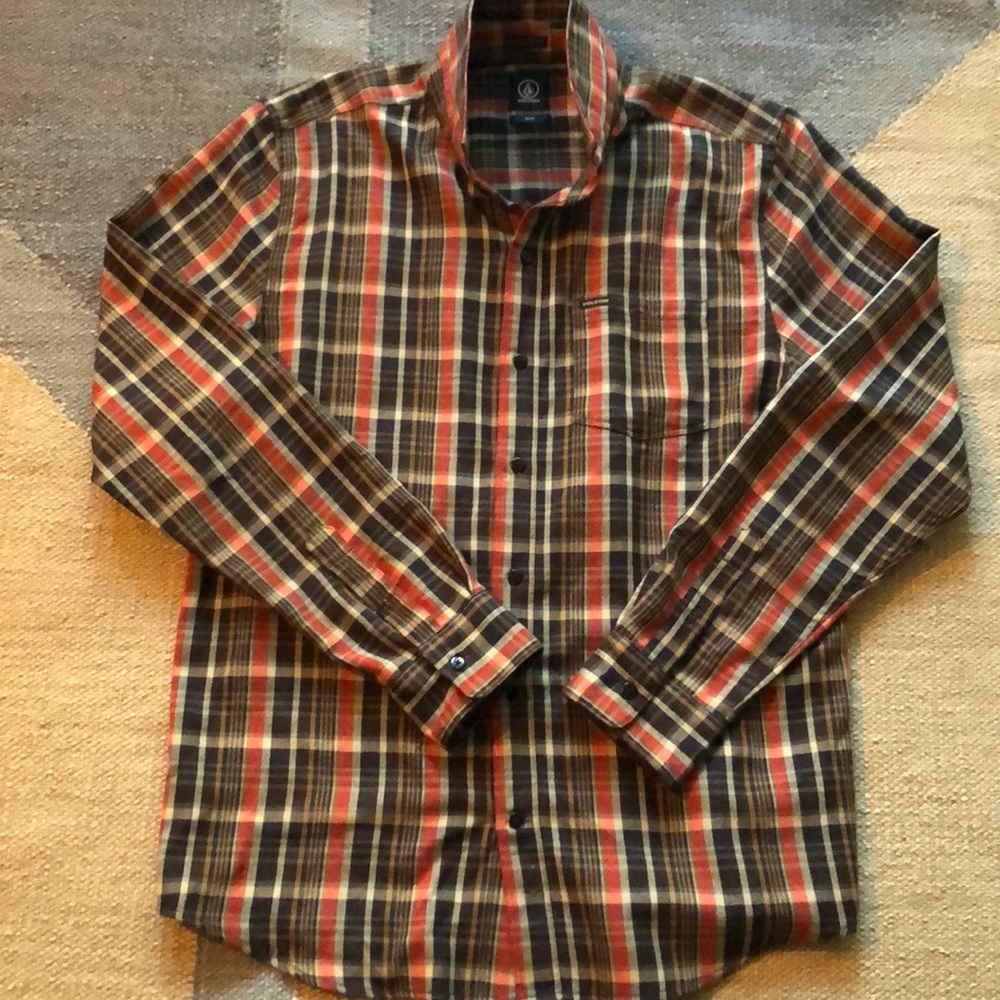 Volcom button down